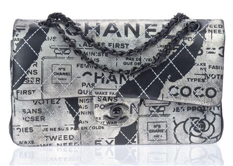 collezzione painted lambskin argento e nero chanel|Chanel lambskin leather bag.